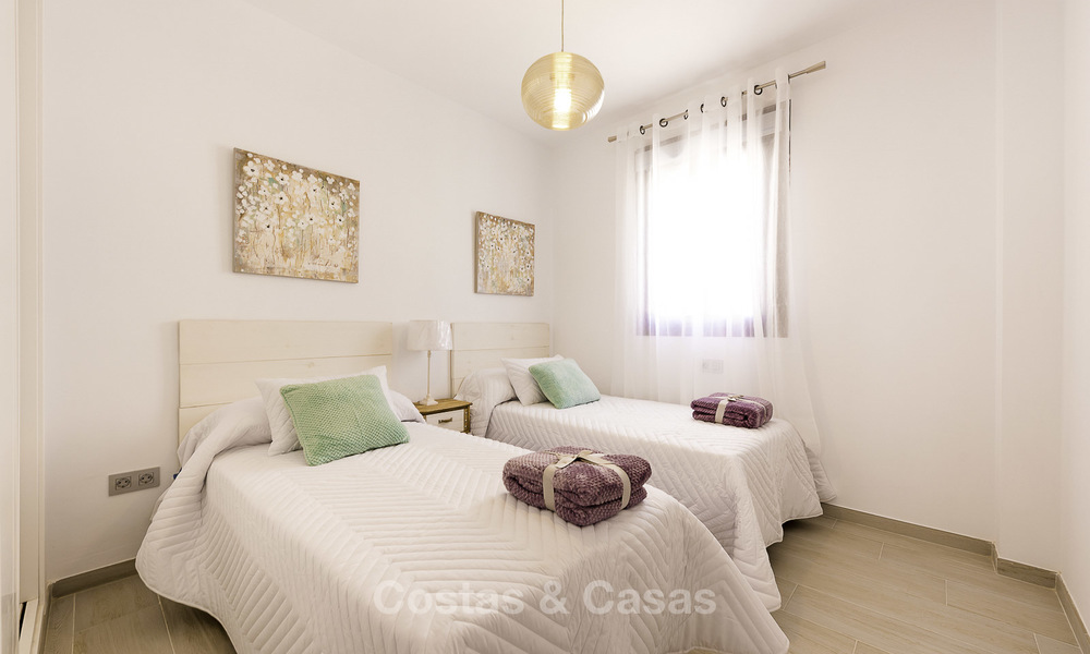 Nuevos y modernos apartamentos en la playa, listos para entrar a vivir en Estepona Oeste 17103
