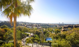 Apartamentos y áticos de lujo en venta con impresionantes vistas al golf y al mar - Elviria, Marbella 11051 