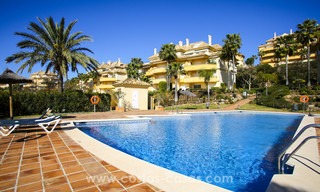Apartamentos y áticos de lujo en venta con impresionantes vistas al golf y al mar - Elviria, Marbella 11047 