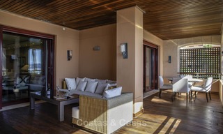 Apartamento de lujo en primera línea de playa en venta en un exclusivo complejo residencial, Puerto Banús - Marbella 11566 