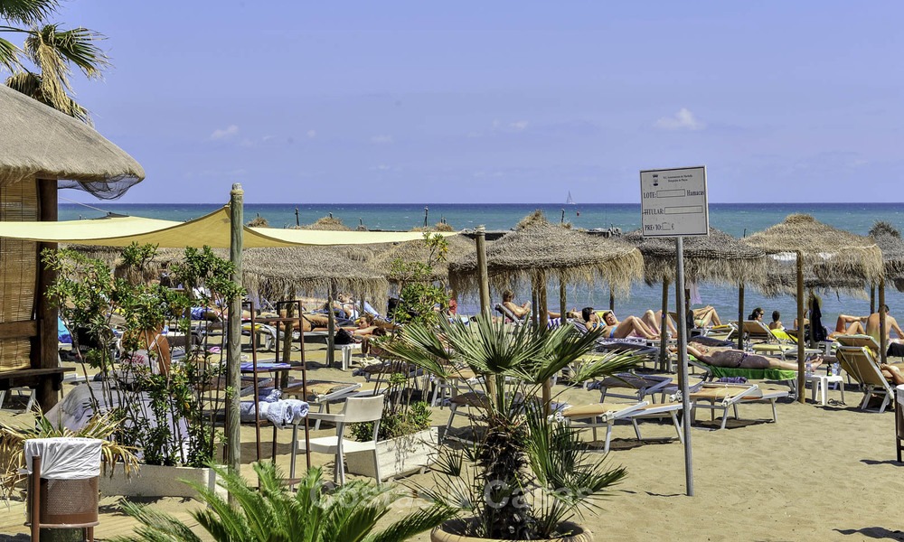 Apartamento de lujo en primera línea de playa en venta en un exclusivo complejo residencial, Puerto Banús - Marbella 11602