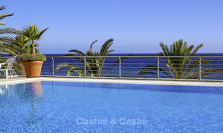Lujoso apartamento frente al mar con vistas al mar en venta, en un exclusivo complejo en la prestigiosa Milla de Oro - Marbella 11544 