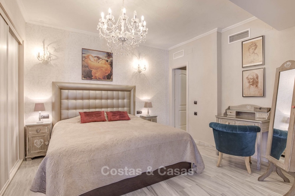 Apartamentos en venta en un complejo frente al mar en Elviria - Marbella 11266