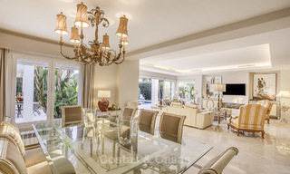 Se vende villa de lujo con estilo contemporáneo junto a la playa, entre Estepona y Marbella 11649 