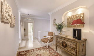 Se vende villa de lujo con estilo contemporáneo junto a la playa, entre Estepona y Marbella 11663 