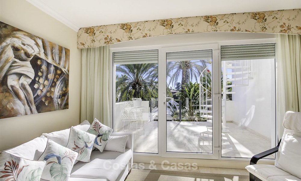 Se vende villa de lujo con estilo contemporáneo junto a la playa, entre Estepona y Marbella 11665