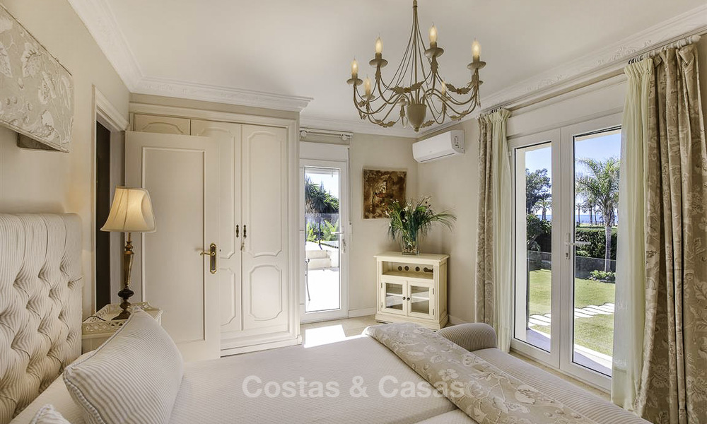 Se vende villa de lujo con estilo contemporáneo junto a la playa, entre Estepona y Marbella 11668