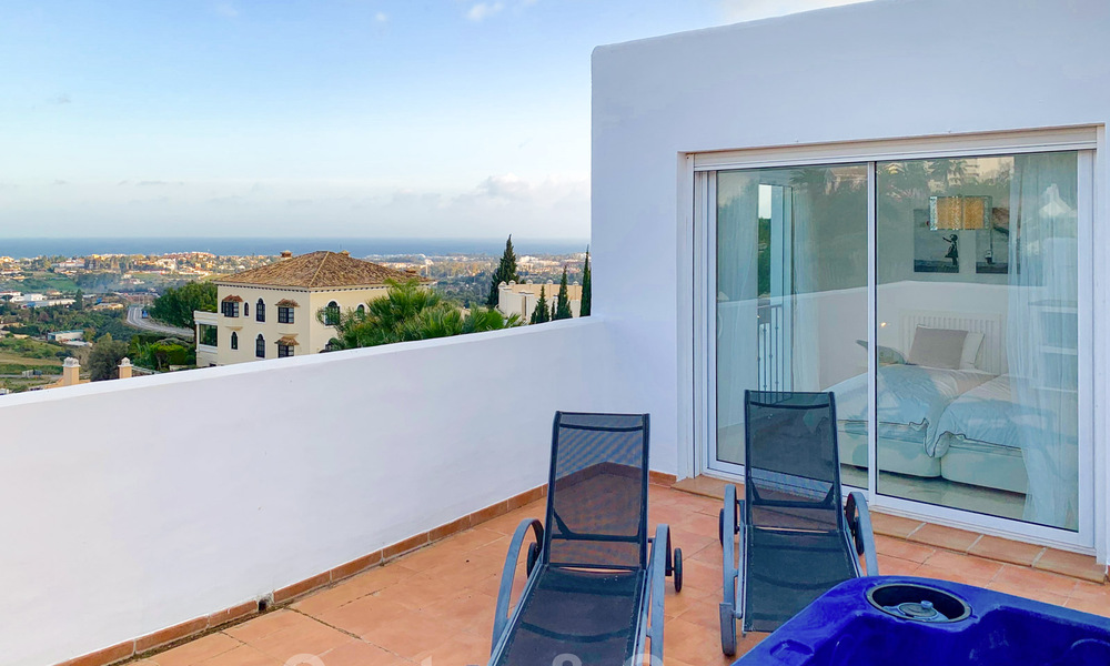 Casa adosada y un ático en venta con vista al mar en Marbella - Benahavis 29326