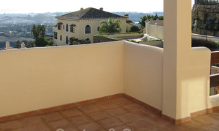 Casa adosada y un ático en venta con vista al mar en Marbella - Benahavis 29435 