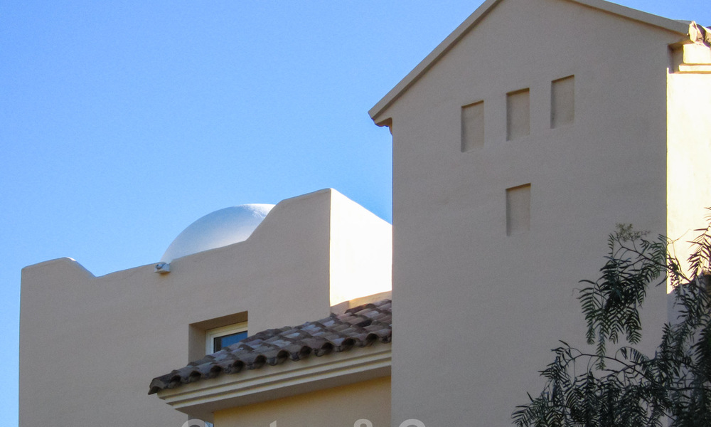 Casa adosada y un ático en venta con vista al mar en Marbella - Benahavis 29444