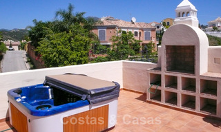 Casa adosada y un ático en venta con vista al mar en Marbella - Benahavis 29451 
