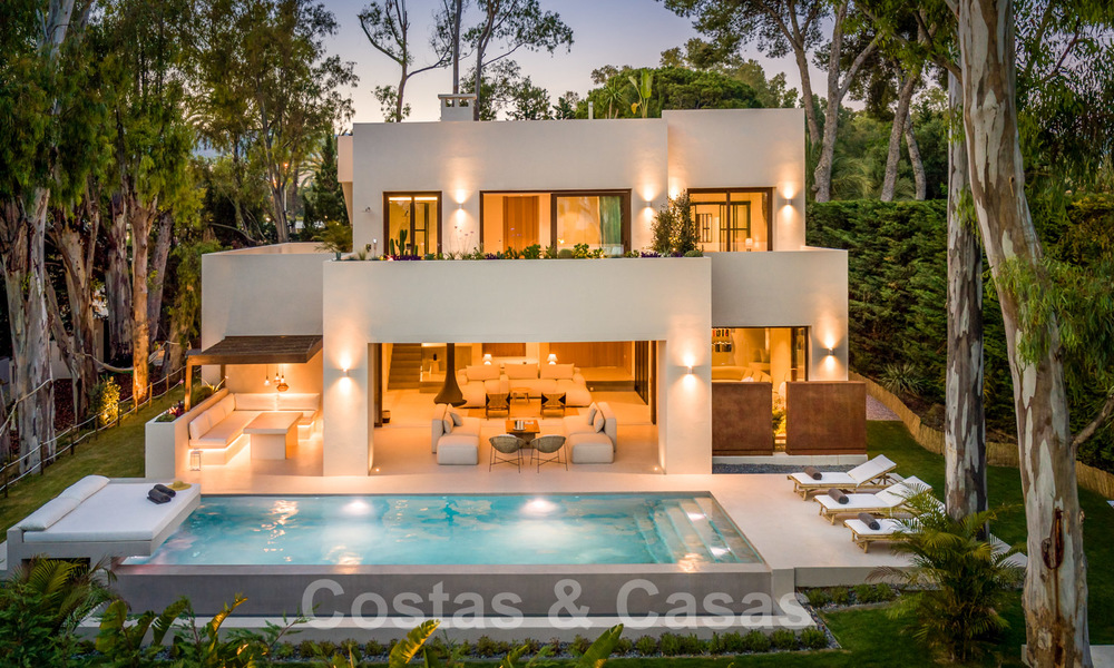 Exquisita y moderna villa de lujo a la venta, en la playa, Los Monteros, Este de Marbella 26643