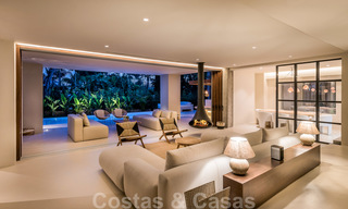 Exquisita y moderna villa de lujo a la venta, en la playa, Los Monteros, Este de Marbella 26646 