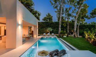 Exquisita y moderna villa de lujo a la venta, en la playa, Los Monteros, Este de Marbella 26647 