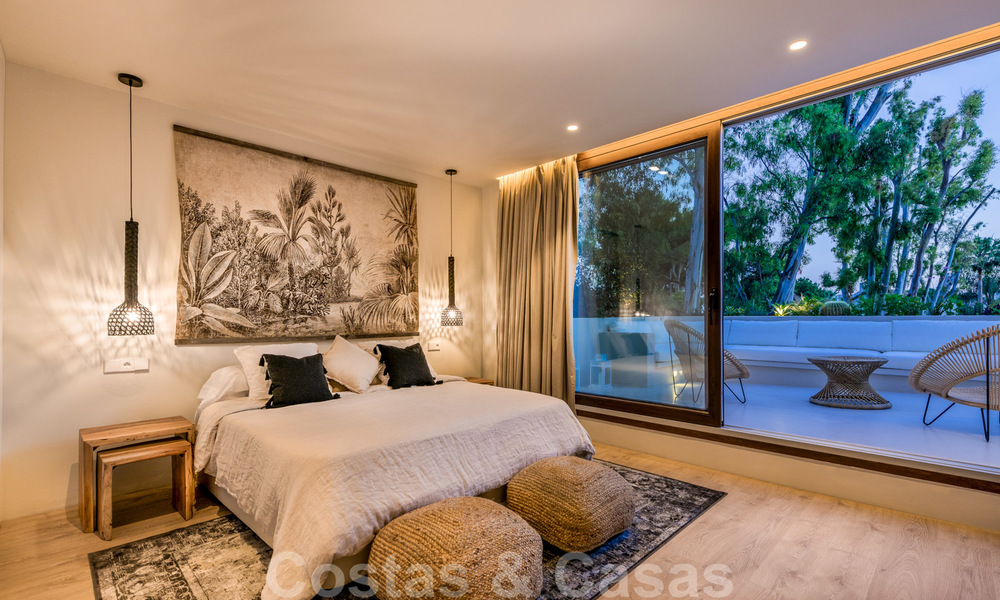Exquisita y moderna villa de lujo a la venta, en la playa, Los Monteros, Este de Marbella 26669