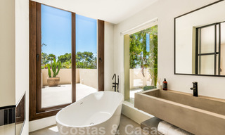 Exquisita y moderna villa de lujo a la venta, en la playa, Los Monteros, Este de Marbella 26671 