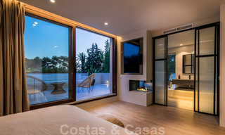 Exquisita y moderna villa de lujo a la venta, en la playa, Los Monteros, Este de Marbella 26681 