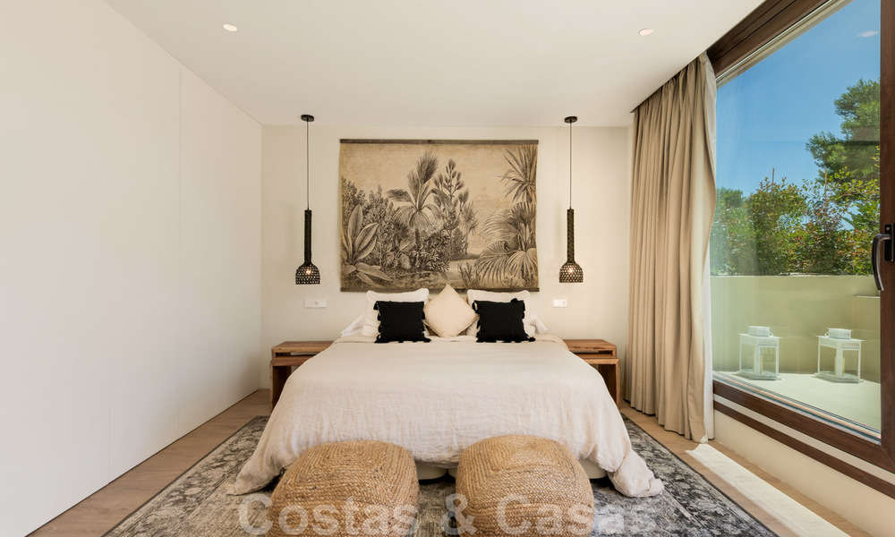 Exquisita y moderna villa de lujo a la venta, en la playa, Los Monteros, Este de Marbella 26689