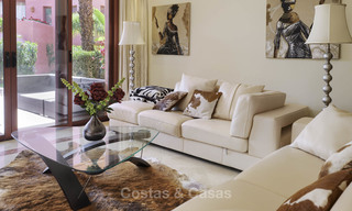 Atractivo y espacioso apartamento en un exclusivo complejo frente al mar en venta, entre Marbella y Estepona. 11760 