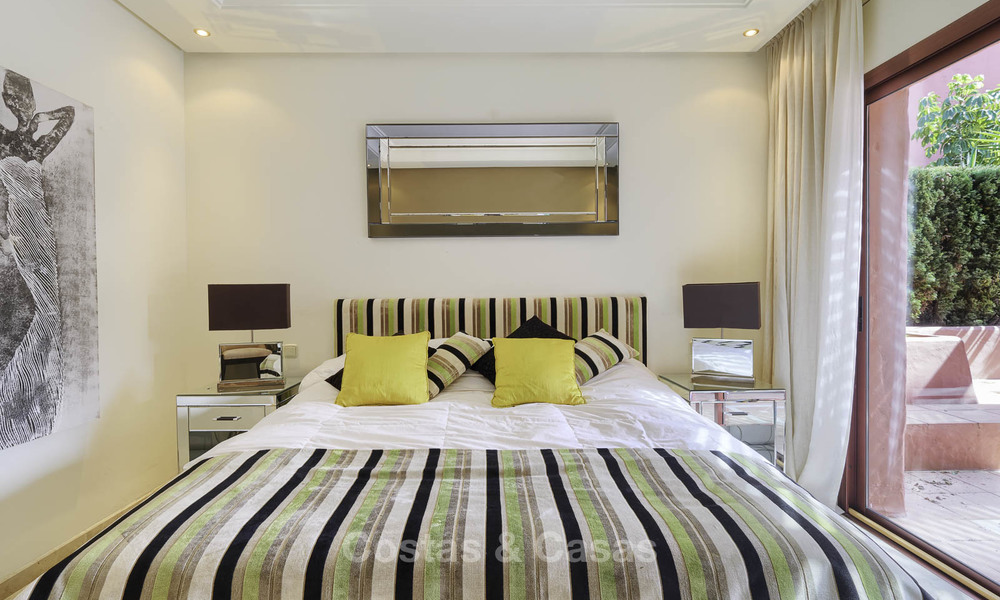 Atractivo y espacioso apartamento en un exclusivo complejo frente al mar en venta, entre Marbella y Estepona. 11766