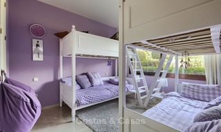 Atractivo y espacioso apartamento en un exclusivo complejo frente al mar en venta, entre Marbella y Estepona. 11769 