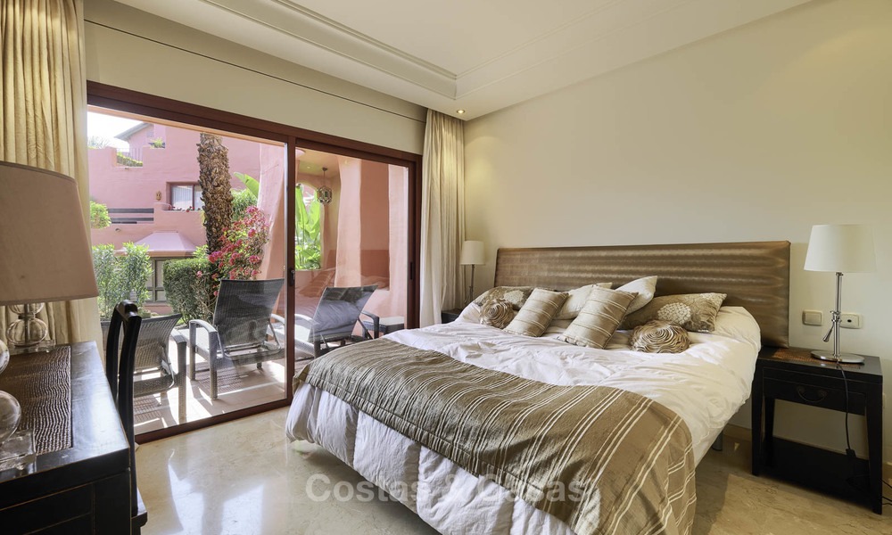 Atractivo y espacioso apartamento en un exclusivo complejo frente al mar en venta, entre Marbella y Estepona. 11770
