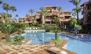Atractivo y espacioso apartamento en un exclusivo complejo frente al mar en venta, entre Marbella y Estepona. 12322 