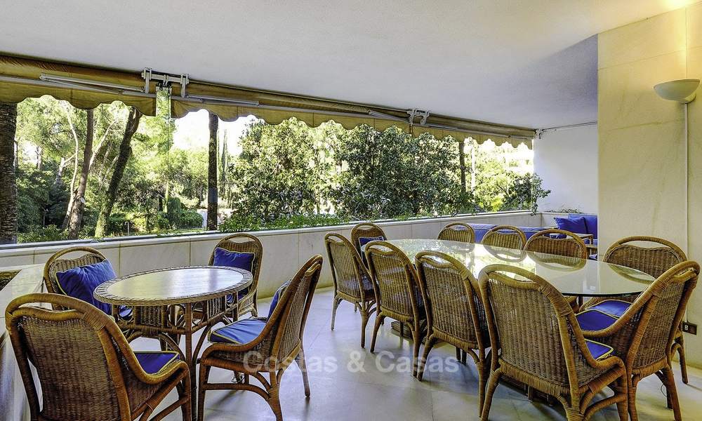 Apartamento de lujo en segunda línea de playa en un exclusivo complejo en venta, en el centro de Marbella 11871