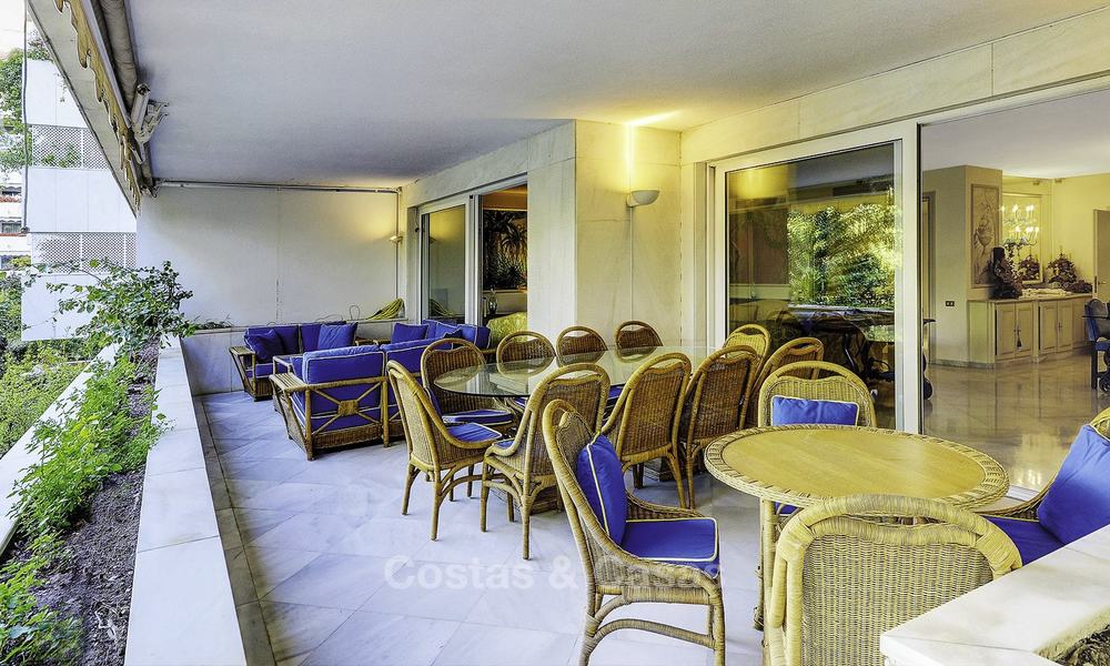 Apartamento de lujo en segunda línea de playa en un exclusivo complejo en venta, en el centro de Marbella 11873