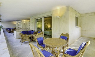 Apartamento de lujo en segunda línea de playa en un exclusivo complejo en venta, en el centro de Marbella 11874 