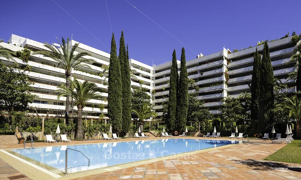 Apartamento de lujo en segunda línea de playa en un exclusivo complejo en venta, en el centro de Marbella 11880