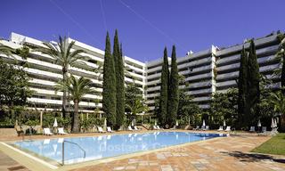 Apartamento de lujo en segunda línea de playa en un exclusivo complejo en venta, en el centro de Marbella 11880 