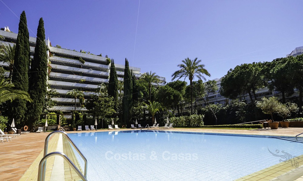 Apartamento de lujo en segunda línea de playa en un exclusivo complejo en venta, en el centro de Marbella 11882