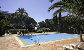 Apartamento de lujo en segunda línea de playa en un exclusivo complejo en venta, en el centro de Marbella 11883 
