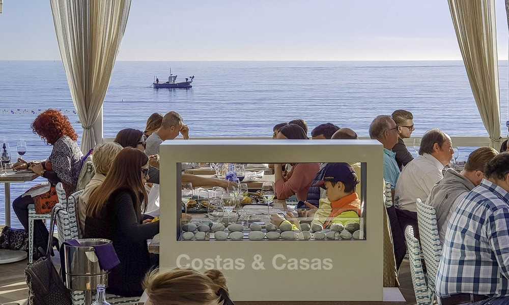 Apartamento de lujo en segunda línea de playa en un exclusivo complejo en venta, en el centro de Marbella 12336
