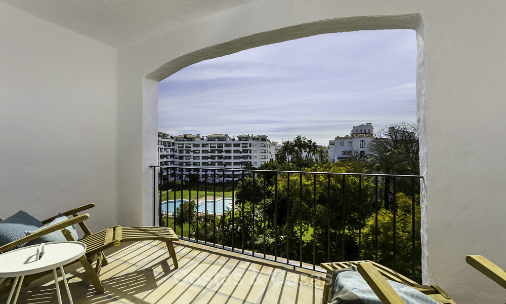 Apartamentos de lujo totalmente renovados a la orilla de la playa, listos para mudarse, en el centro de Puerto Banús - Marbella 11890