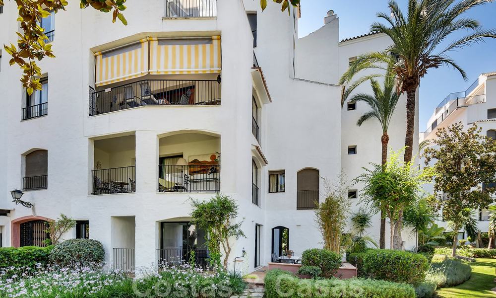 Apartamentos de lujo totalmente renovados a la orilla de la playa, listos para mudarse, en el centro de Puerto Banús - Marbella 28161