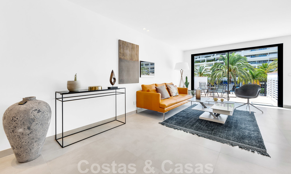 Apartamentos de lujo totalmente renovados a la orilla de la playa, listos para mudarse, en el centro de Puerto Banús - Marbella 28168