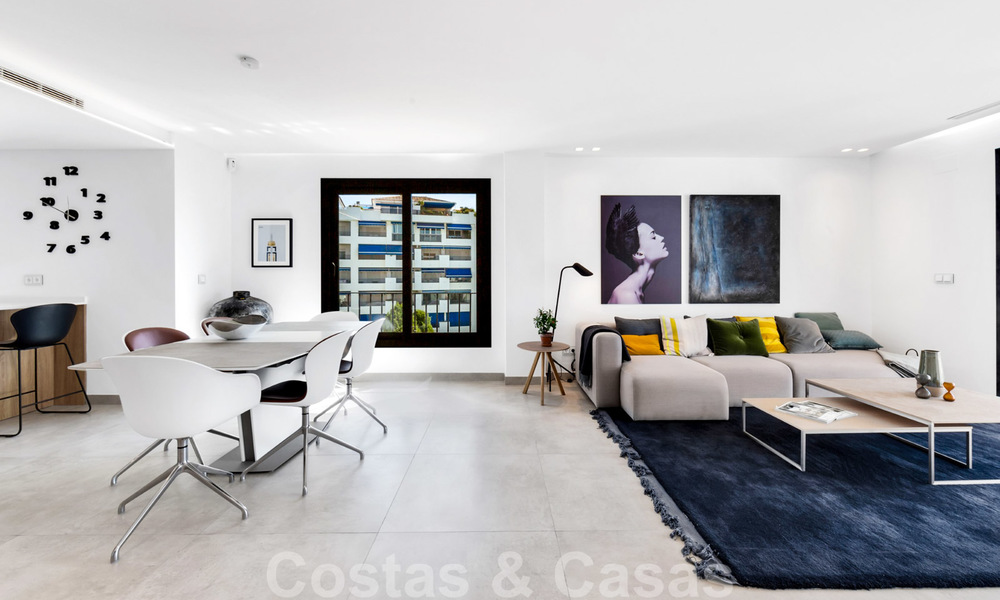 Apartamentos de lujo totalmente renovados a la orilla de la playa, listos para mudarse, en el centro de Puerto Banús - Marbella 28176