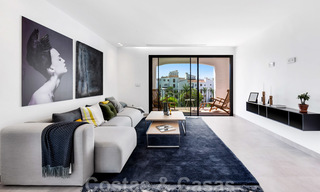 Apartamentos de lujo totalmente renovados a la orilla de la playa, listos para mudarse, en el centro de Puerto Banús - Marbella 28177 