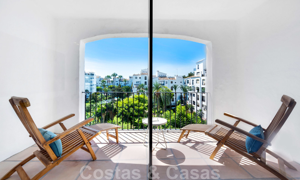 Apartamentos de lujo totalmente renovados a la orilla de la playa, listos para mudarse, en el centro de Puerto Banús - Marbella 28178