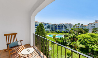 Apartamentos de lujo totalmente renovados a la orilla de la playa, listos para mudarse, en el centro de Puerto Banús - Marbella 28179 