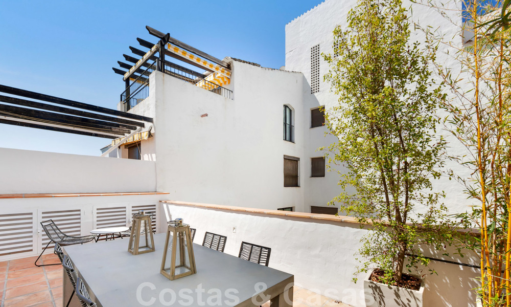 Apartamentos de lujo totalmente renovados a la orilla de la playa, listos para mudarse, en el centro de Puerto Banús - Marbella 28180