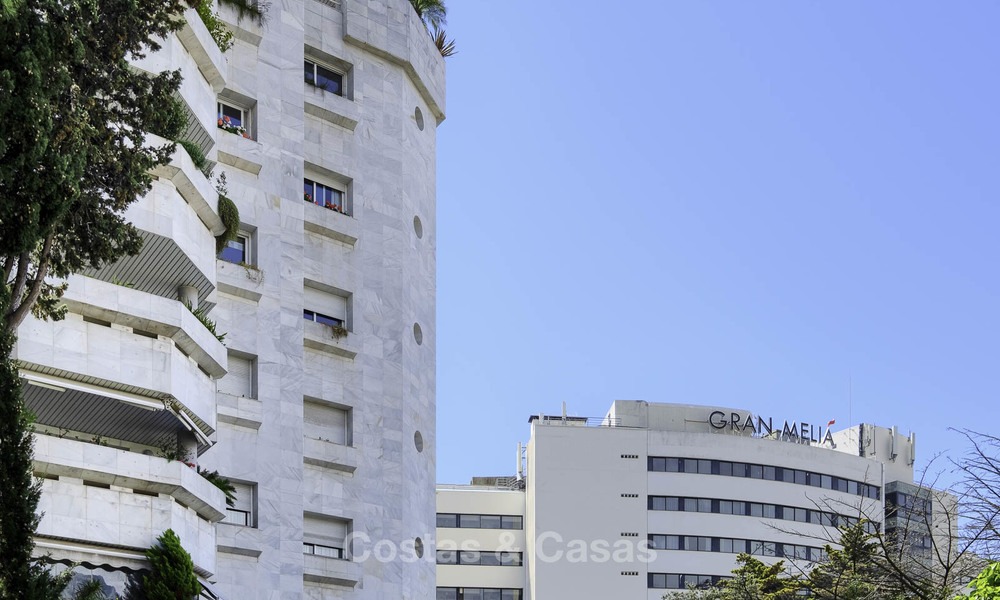 Amplio y lujoso apartamento junto a la playa en un prestigioso complejo a la venta cerca del centro de Marbella - Milla de Oro 11958