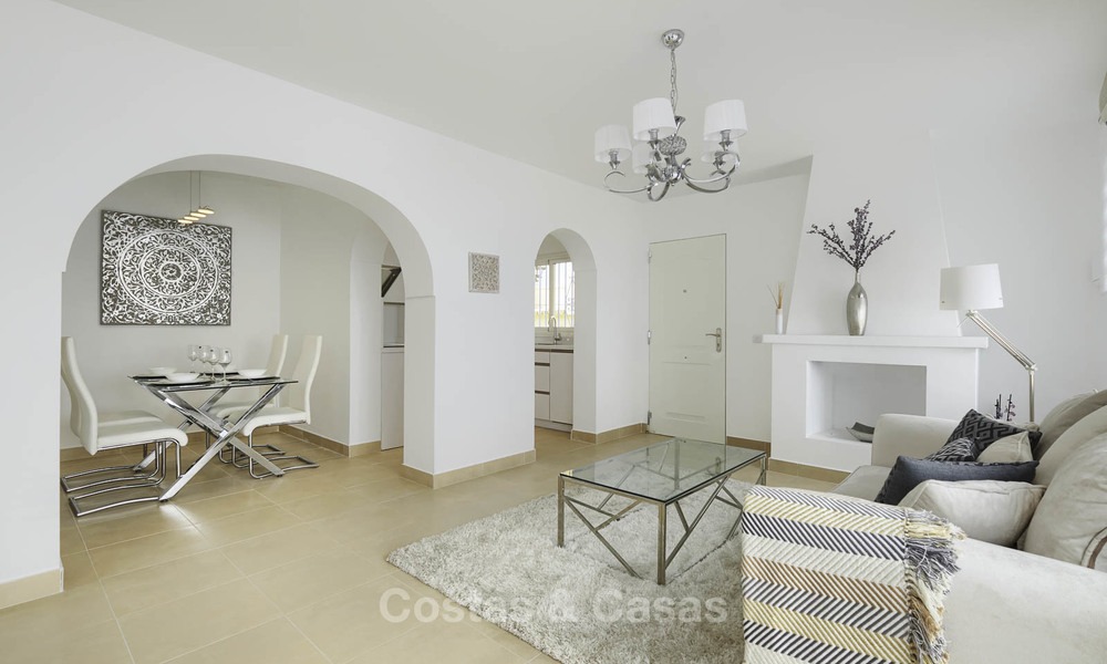 Casa adosada totalmente renovada en venta en una urbanización frente al mar en la Nueva Milla de Oro - Estepona - Marbella 11993