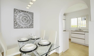 Casa adosada totalmente renovada en venta en una urbanización frente al mar en la Nueva Milla de Oro - Estepona - Marbella 11995 
