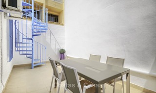 Casa adosada totalmente renovada en venta en una urbanización frente al mar en la Nueva Milla de Oro - Estepona - Marbella 12009 
