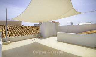Casa adosada totalmente renovada en venta en una urbanización frente al mar en la Nueva Milla de Oro - Estepona - Marbella 12011 