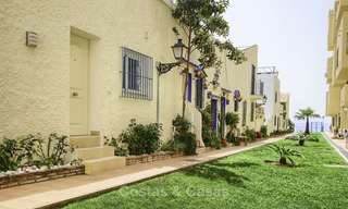Casa adosada totalmente renovada en venta en una urbanización frente al mar en la Nueva Milla de Oro - Estepona - Marbella 12014 