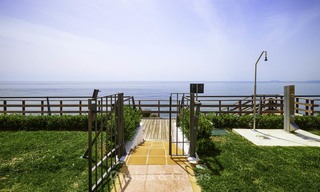 Casa adosada totalmente renovada en venta en una urbanización frente al mar en la Nueva Milla de Oro - Estepona - Marbella 12016 